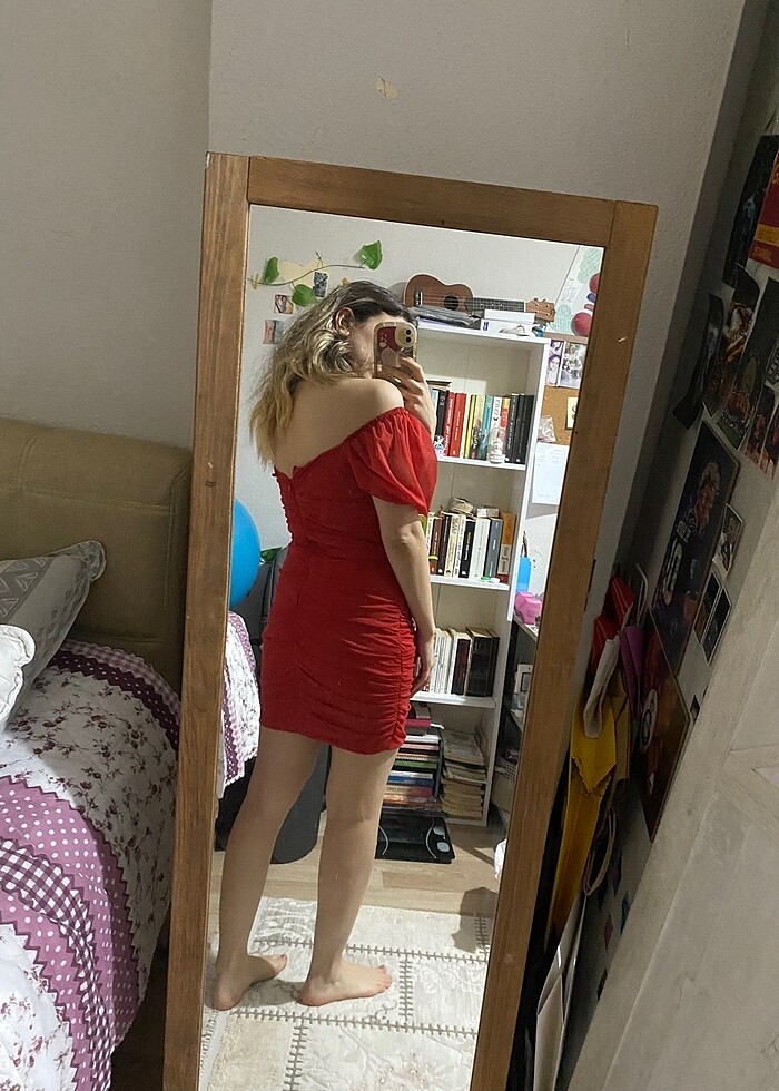 Kırmızı elbise - Görsel 3