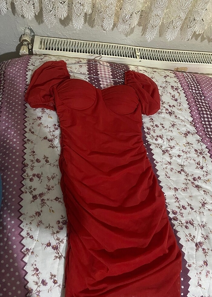 Kırmızı elbise - Görsel 4