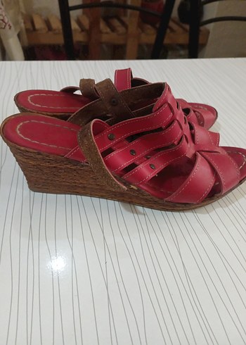 Diğer Kırmızı Tokalı Dolgu Topuklu Kadın Sandalet