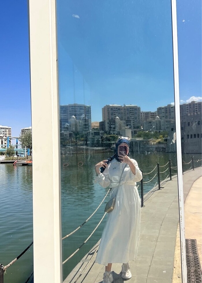 Beyaz etekli takım - Görsel 2