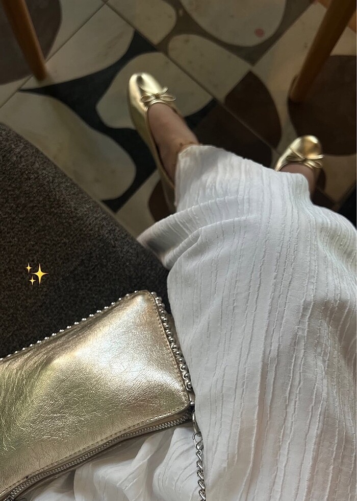 Beyaz etekli takım - Görsel 3