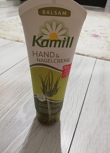 NEMLENDİRİCİ EL TIRNAK KREMİ