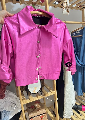 Pembe Parlak Düğmeli Kız Bolero