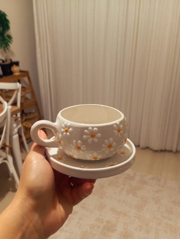 Beyaz Papatya Desenli Seramik Fincan ve Tabağı - Görsel 2