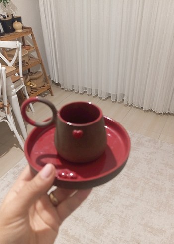Kırmızı Kalp Detaylı Seramik Fincan ve Tabak - Görsel 2