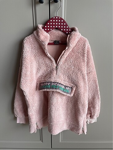 Polar sweatshirt
