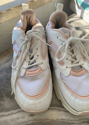Nike Beyaz Pastel Bağcıklı Platform Spor Ayakkabı