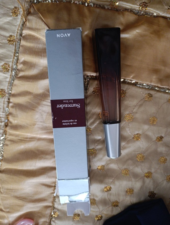 Avon Surender Erkek Parfümü 50 ml - Görsel 2