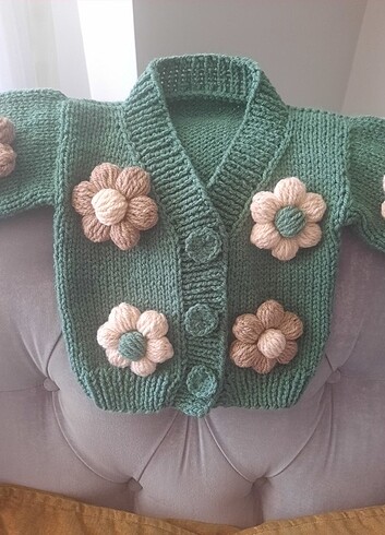 Çiçekli hirka