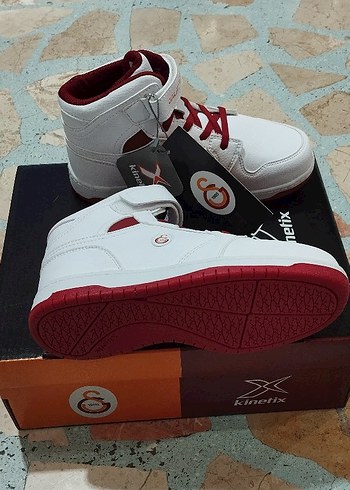 31 Beden Beyaz Renkli Galatasaray Erkek Spor Ayakkabı