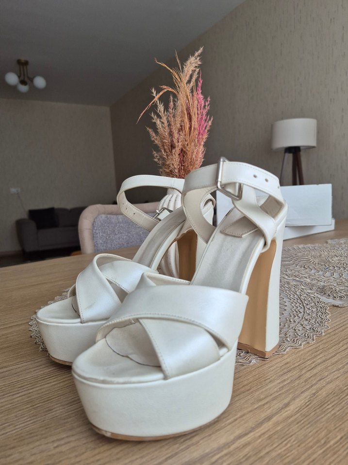 Beyaz Platform Topuklu Kadın Sandalet - Görsel 2