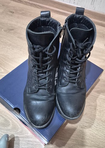 Siyah Deri Bağcıklı Stiletto Topuklu Kadın Bot - Görsel 4