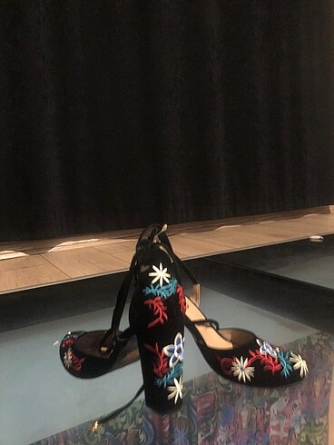 Zara Nakışlı ayakabı