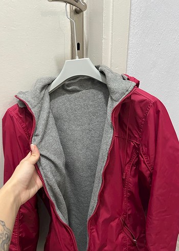 Kırmızı Kapüşonlu Fermuarlı Kadın Ceket/Yağmurluk - Görsel 7