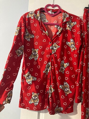 Pijama takımı hiç giyilmedi