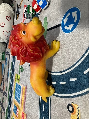 Aslan et oyuncak