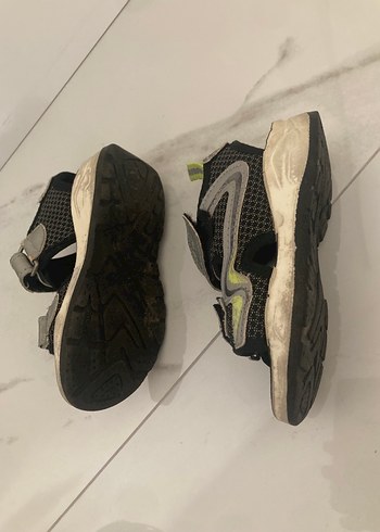 24 Beden Gri Yılan Desenli Erkek Çocuk Sandalet