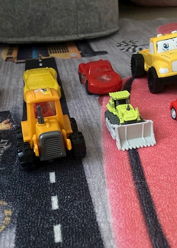 Beden Renkli Sarı Oyuncak Arabalar Seti 12 adet 150