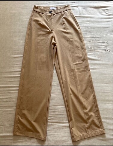 BERSHKA pantolon