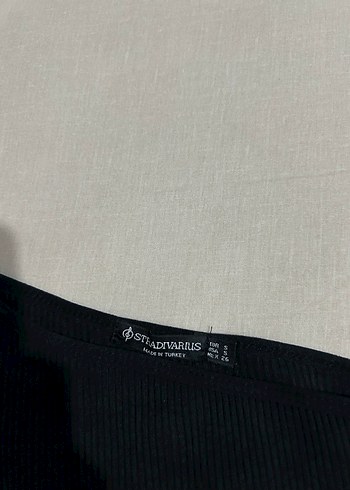 Stradivarius Siyah Asimetrik Tek Askılı Crop Top stradivarius