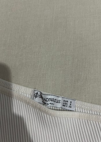 Stradivarius Tek Omuzlu Beyaz Crop Top stradivarius