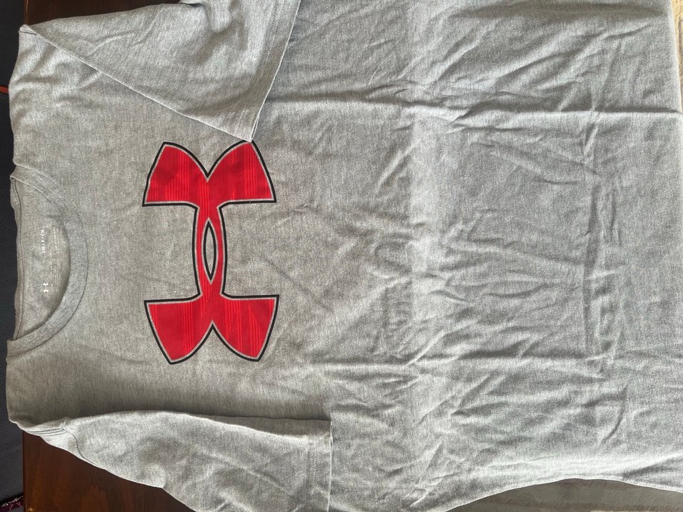 Under Armour Gri Üzerinde Kırmızı Logolu Tshirt - Görsel 3