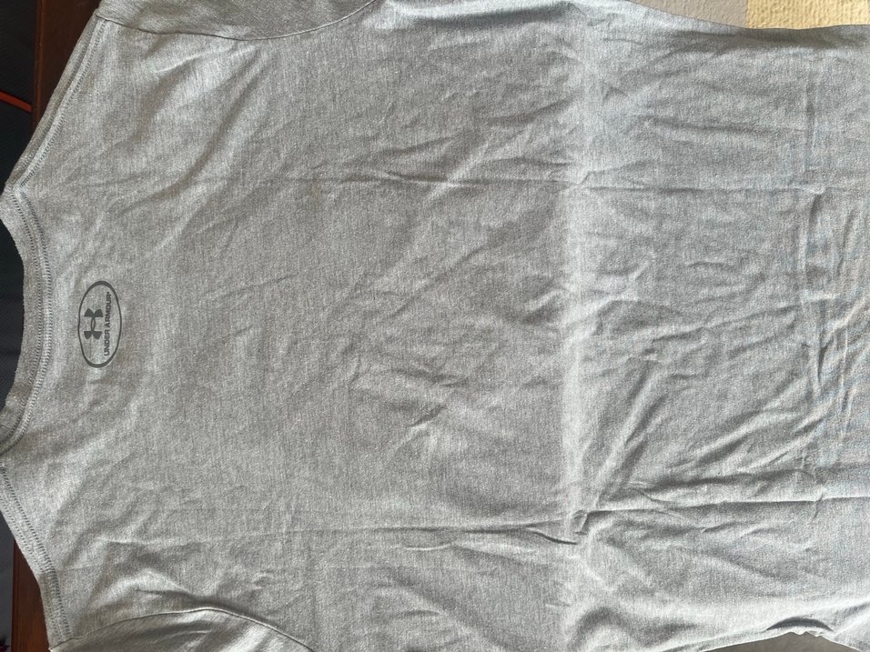 Under Armour Gri Üzerinde Kırmızı Logolu Tshirt - Görsel 4