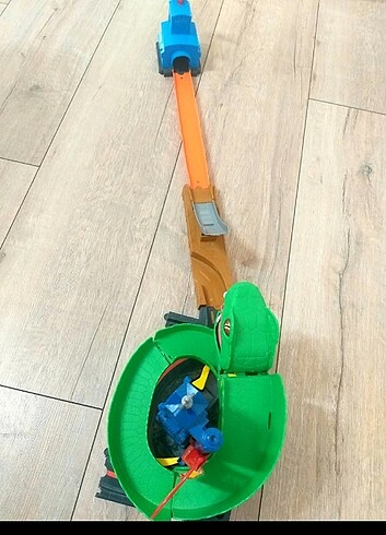  Beden Renk Hot Wheels yılan figürlü oyun seti