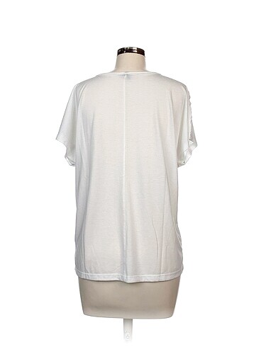 m Beden Defacto T-shirt %70 İndirimli.