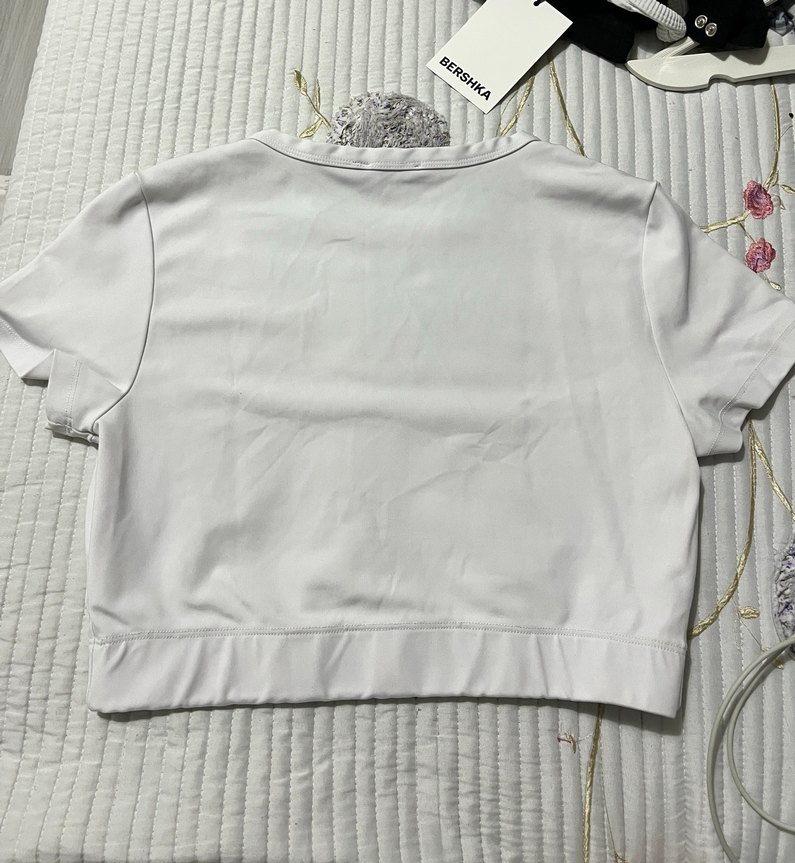 Beyaz Kısa Kollu Crop Top - Görsel 2