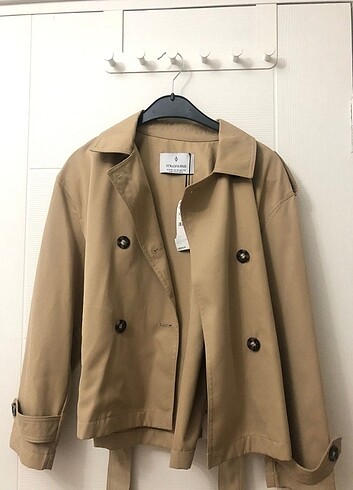 Stradivarius Stradivarius Kemerli Kısa Trençkot XS 