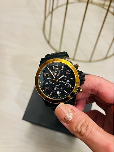 Cerruti 1881 saat