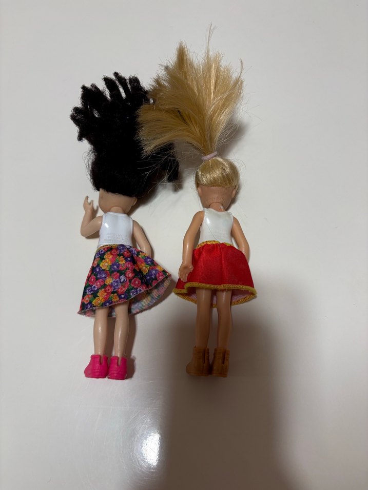 Renkli Elbiseli İki Bebek Oyuncak - Görsel 2