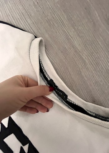 Siyah-Beyaz Crop Kesim Kadın Sweatshirt - Görsel 3