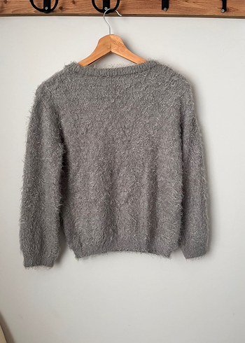 Gri Yuvarlak Yaka Kalp Detaylı Triko Kazak - Görsel 2