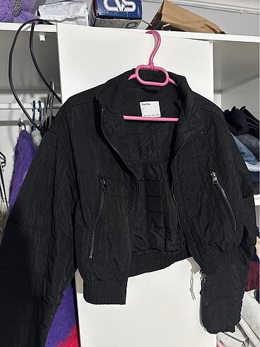 Bershka crop bomber