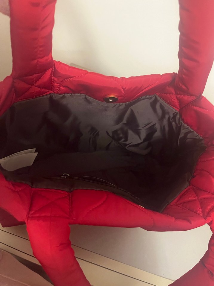 Kırmızı Çanta - Görsel 2