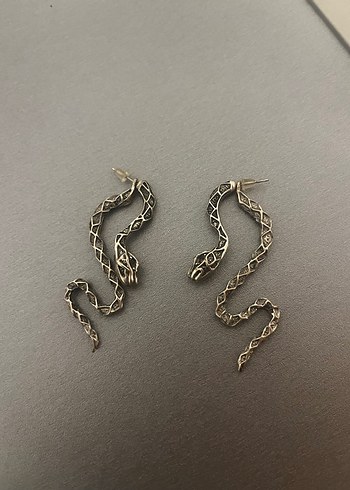 Yılan Desenli Zincir Çelik Küpe - Görsel 2