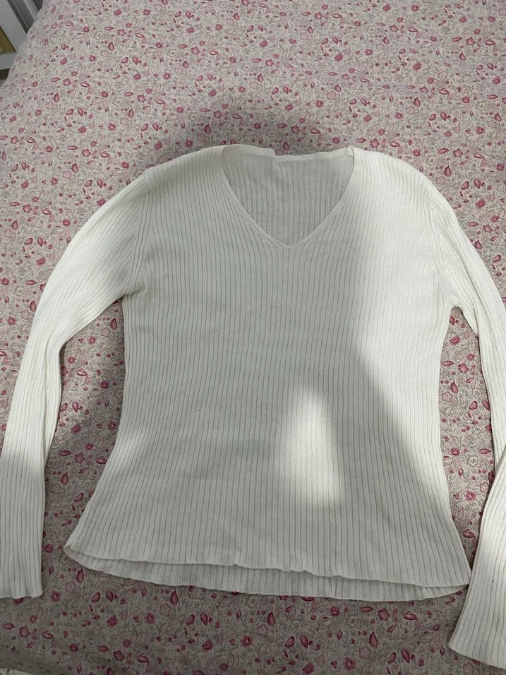 Beyaz V Yaka Uzun Kollu Triko Kazak - Görsel 2