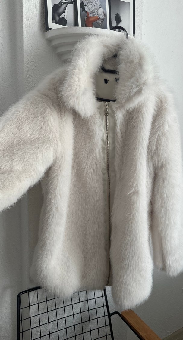 Beyaz Kürk Detaylı Midi Boy Kadın Mont - Görsel 3