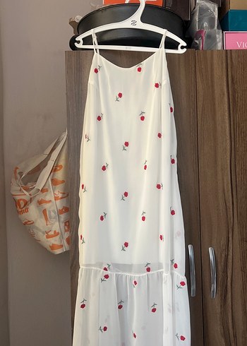 Zara Çiçekli Beyaz Askılı Uzun Elbise