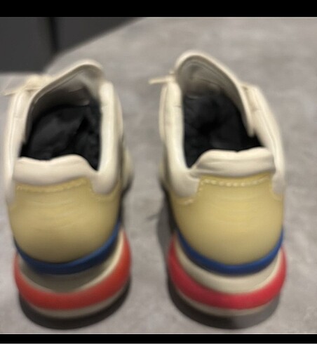 37 Beden ten rengi Renk Fendi Sneakers