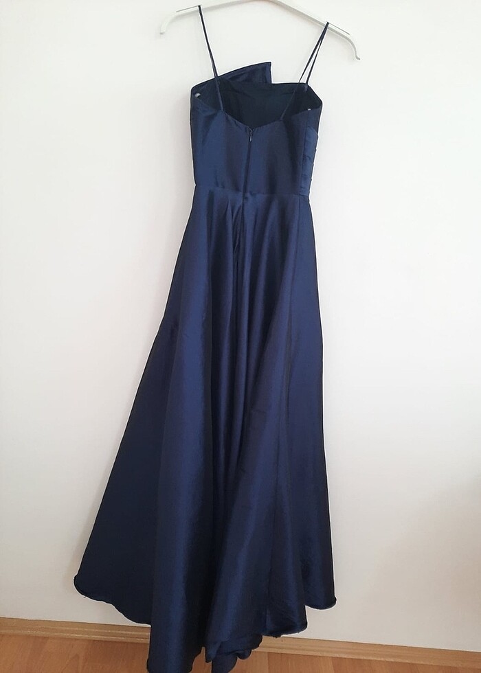 Gece mavisi ince tafta parlak kumaş abiye - Görsel 4