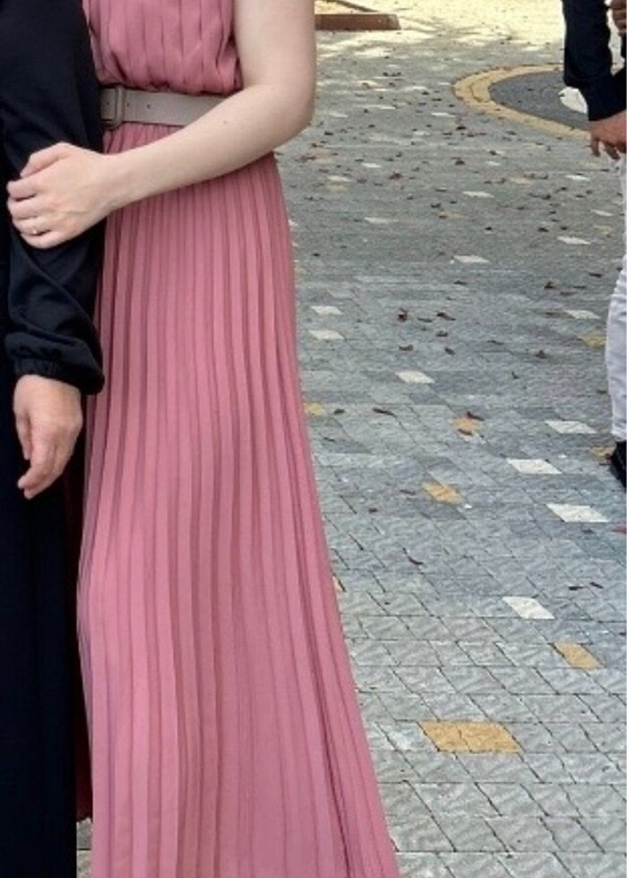 Kemerli piliseli zara elbise - Görsel 2