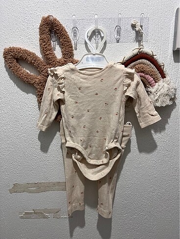 H&M H&M uzun kollu çiçek desenli alt üst takım 1-2m