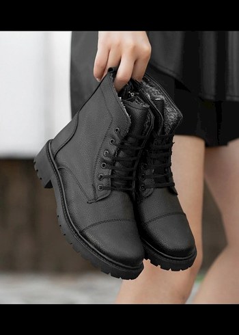 SİYAH BAĞCIKLI BOT - Görsel 2