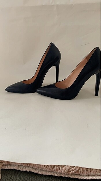 37 Beden Stiletto