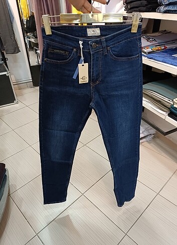 CERRTİ 30 BEDEN JEANS SLİM FİT KALİP 