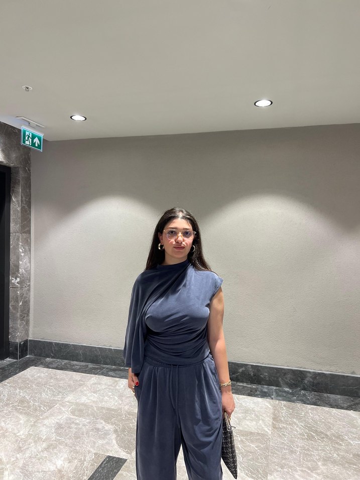 oysho model asimetrik kesim salaş takım - Görsel 2