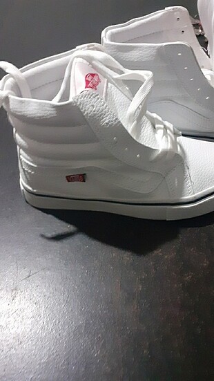 Bayaz bilekli vans
